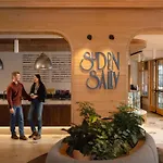 Hotel Canoe And Suites